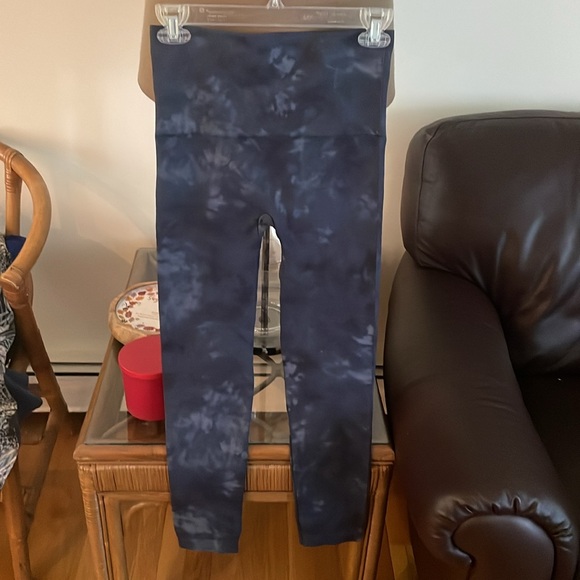 SPANX Look At Me Now Seamless Leggings - Deep Navy Blue tie-dye🦋 - Picture 2 of 10